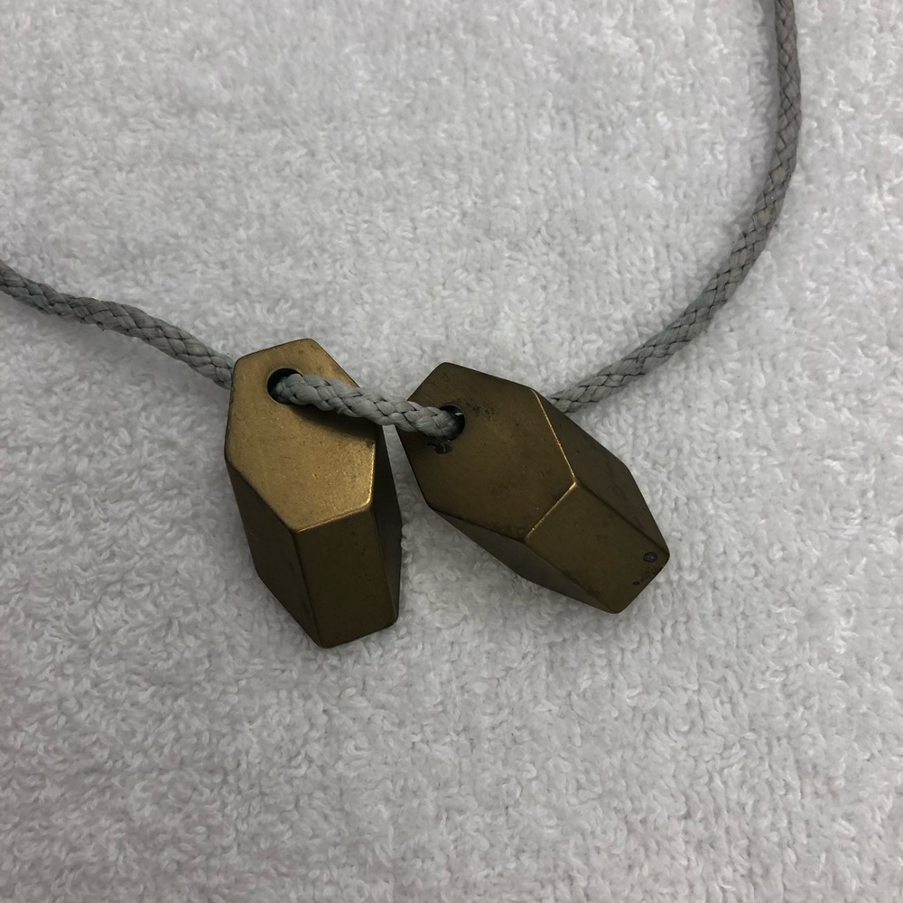 Gold pendant necklace